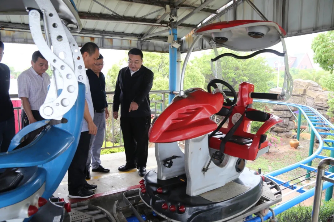 你们过节我们过关丨市市场监管局沈国顺局长带队开展五一节前市场检查